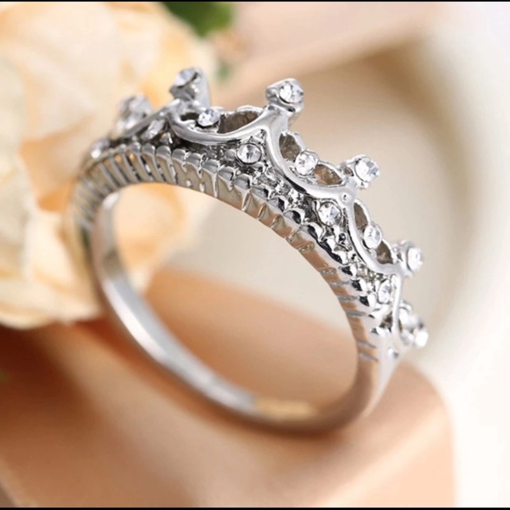 NEW!💙💎BEAUTIFUL! CROWN 👑 RING!💎💙7 SILVERY! - Picture 3 of 8